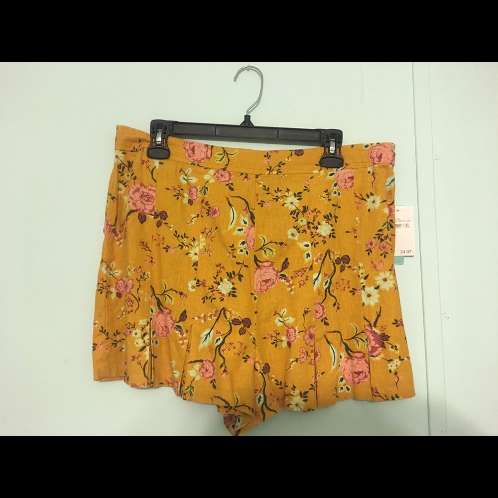Golden floral shorts. NWT